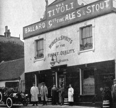 Tivoli-Tavern-131-133-Battle-Road.-c1910.